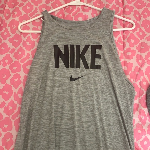 Nike Tops - Women’s Nike top